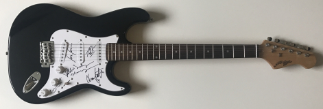 Goastt Signed Electric Guitar – £199